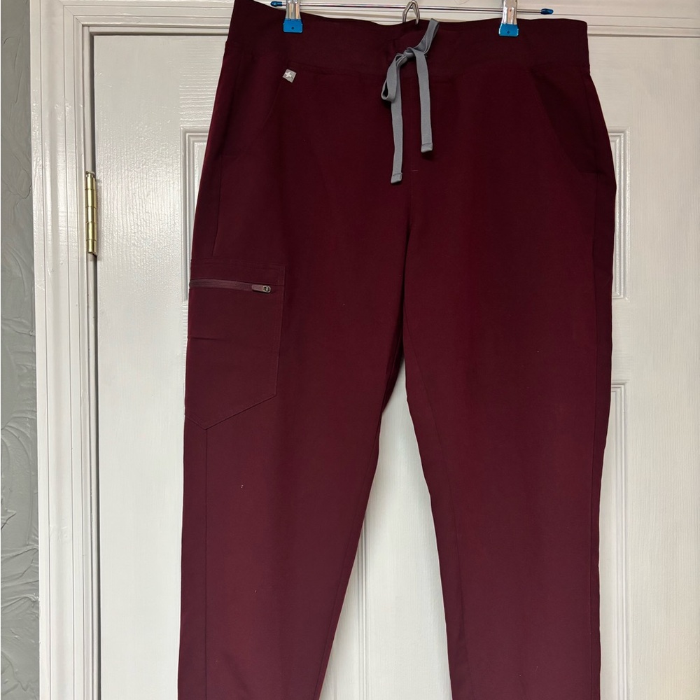 Figs Women’s Zamora Scrub Pants Burgundy L